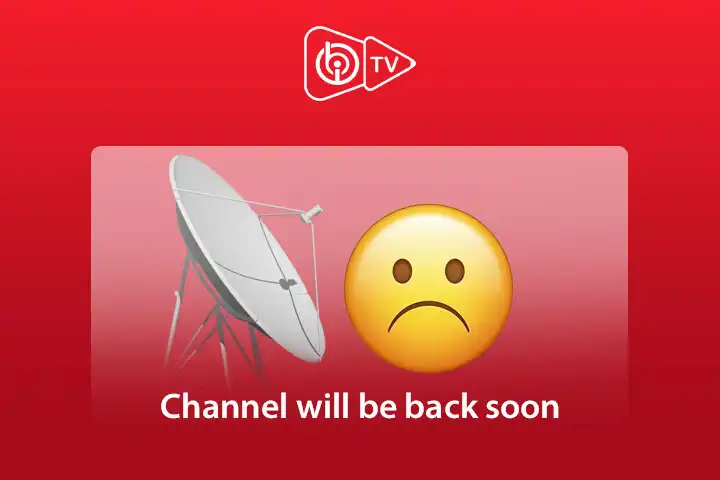 Smart-TV mit IBO Player Fehler „Sorry, Current Playlist is Not Working“ und Nutzer mit Fernbedienung beim Versuch zur Problembehebung
